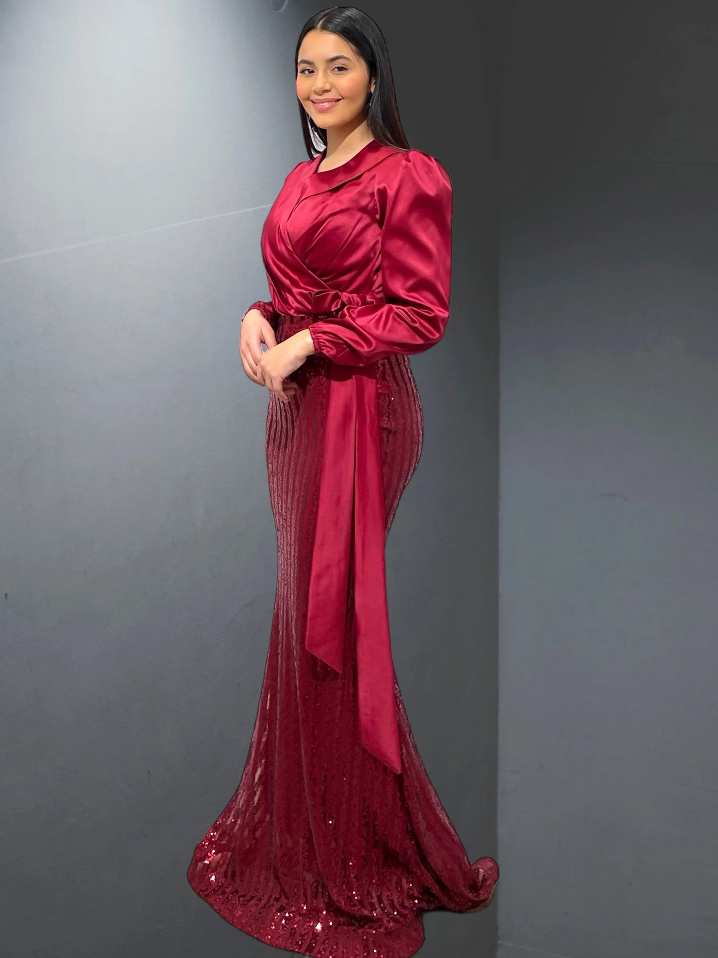 La robe de cérémonie "Nancy" est une création exceptionnelle qui incarne l'élégance et le glamour. - AmirCouture 