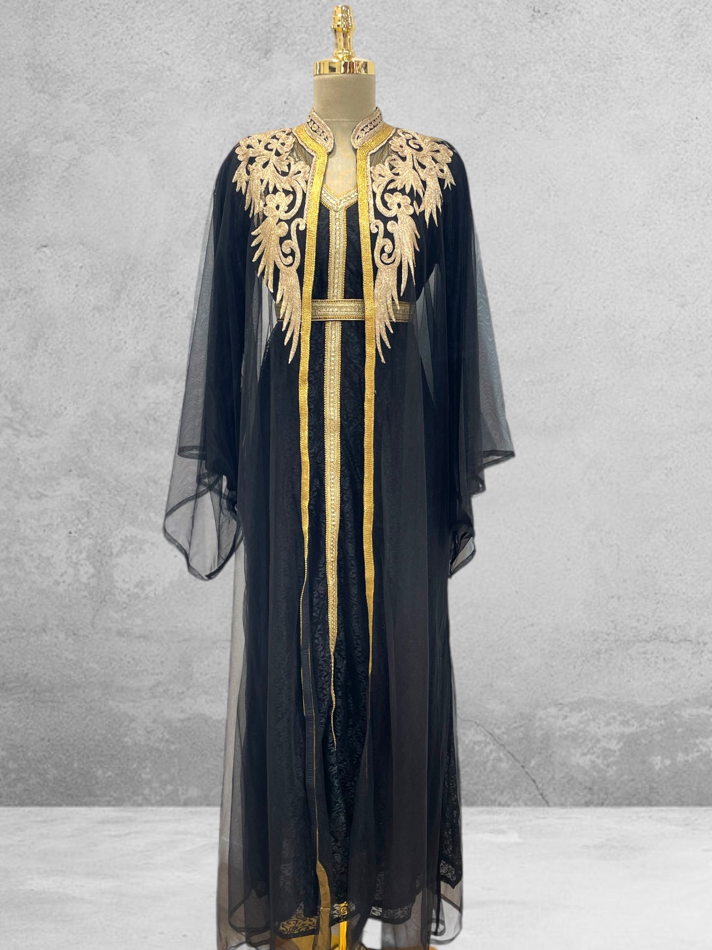 Le Caftan "Albi" de Amir Couture : L'Élégance Traditionnelle Réinventée